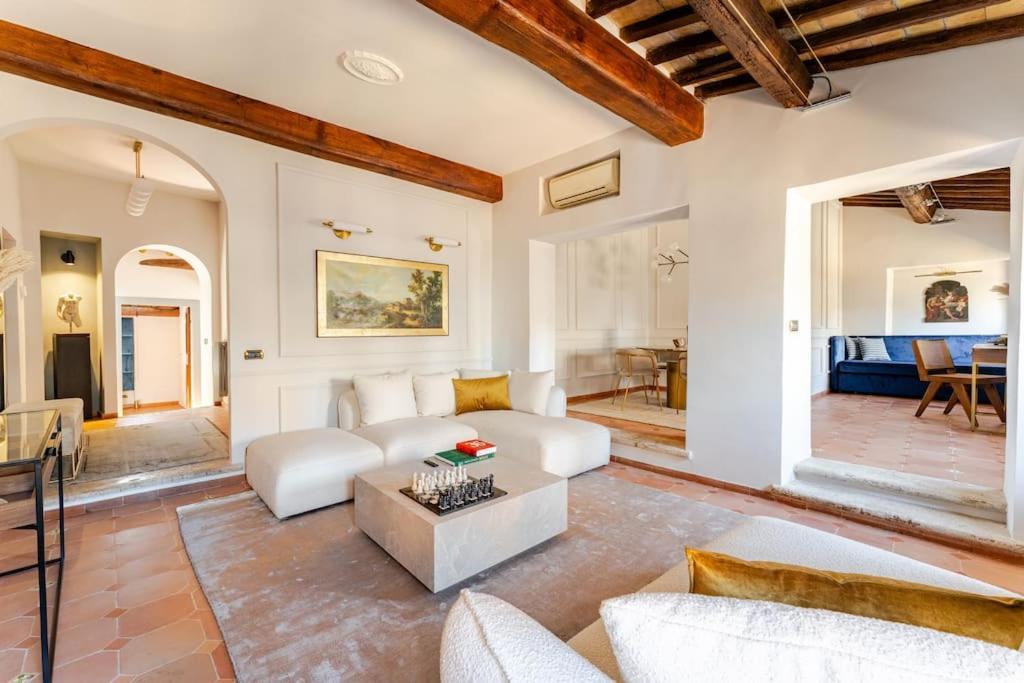 Apartment Giulia Penthouse - 5 Min Piazza Navona Rom