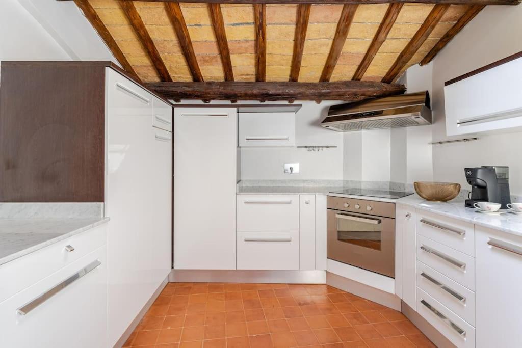 Apartment Giulia Penthouse - 5 Min Piazza Navona Rom